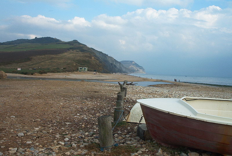 800px-Charmouth_beach