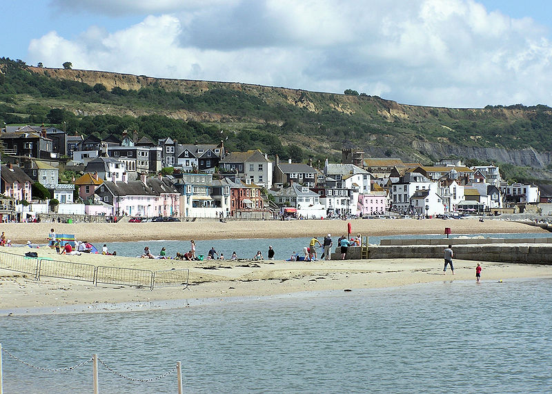 800px-Lyme_regis_general_view_arp